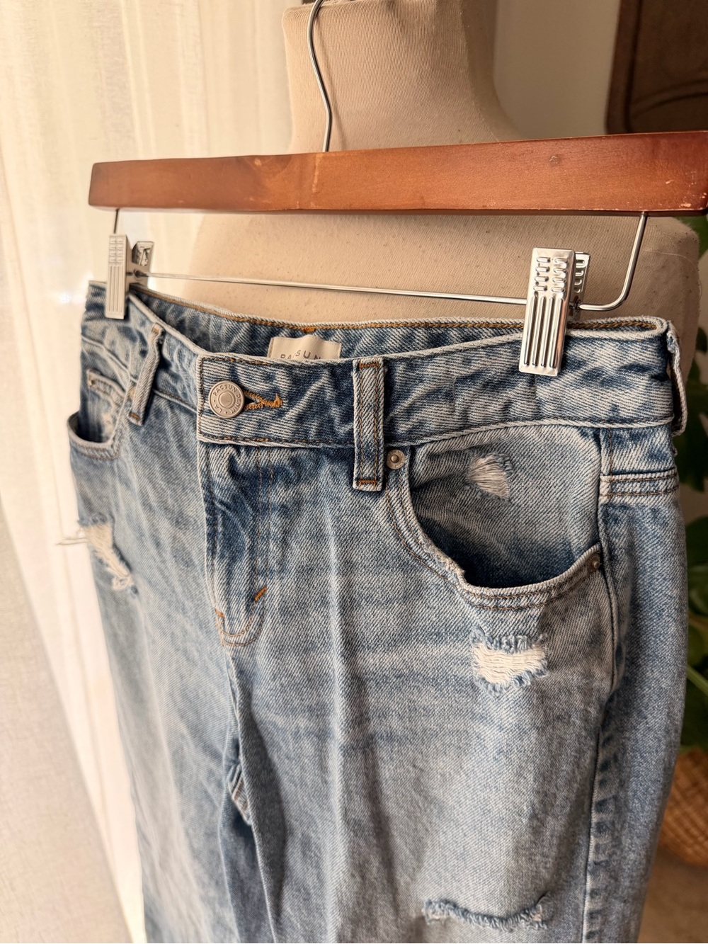 PacSun Casey Low Rise Baggy Jeans Distressed Light Wash Size 25 - Picture 2 of 6
